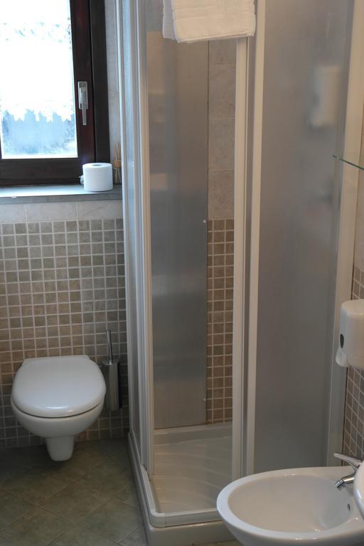 Albergo Al Maniero Ponte Di Legno Ruang foto